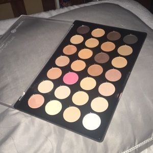 Neutral BH cosmetics palette